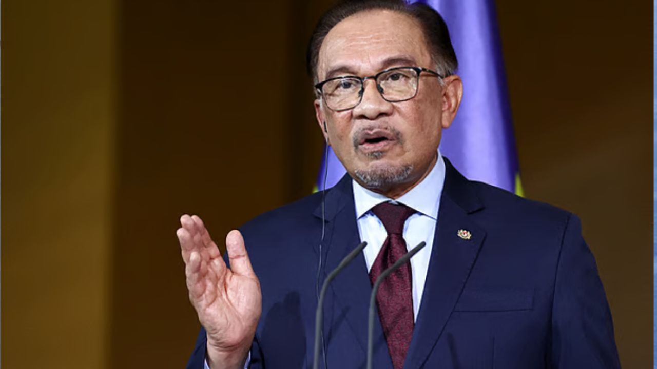 হরমুজ প্রণালি দিয়ে মালয়েশিয়ার জাহাজ চলাচলে অনুমতি দিল ইরান: আনোয়ার ইব্রাহিম