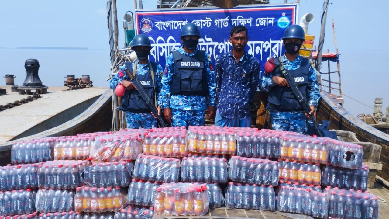 ভোলায় মিয়ানমারে পাচারকালে ১৭০ কেইস সফট ড্রিংকস জব্দ, আটক ১
