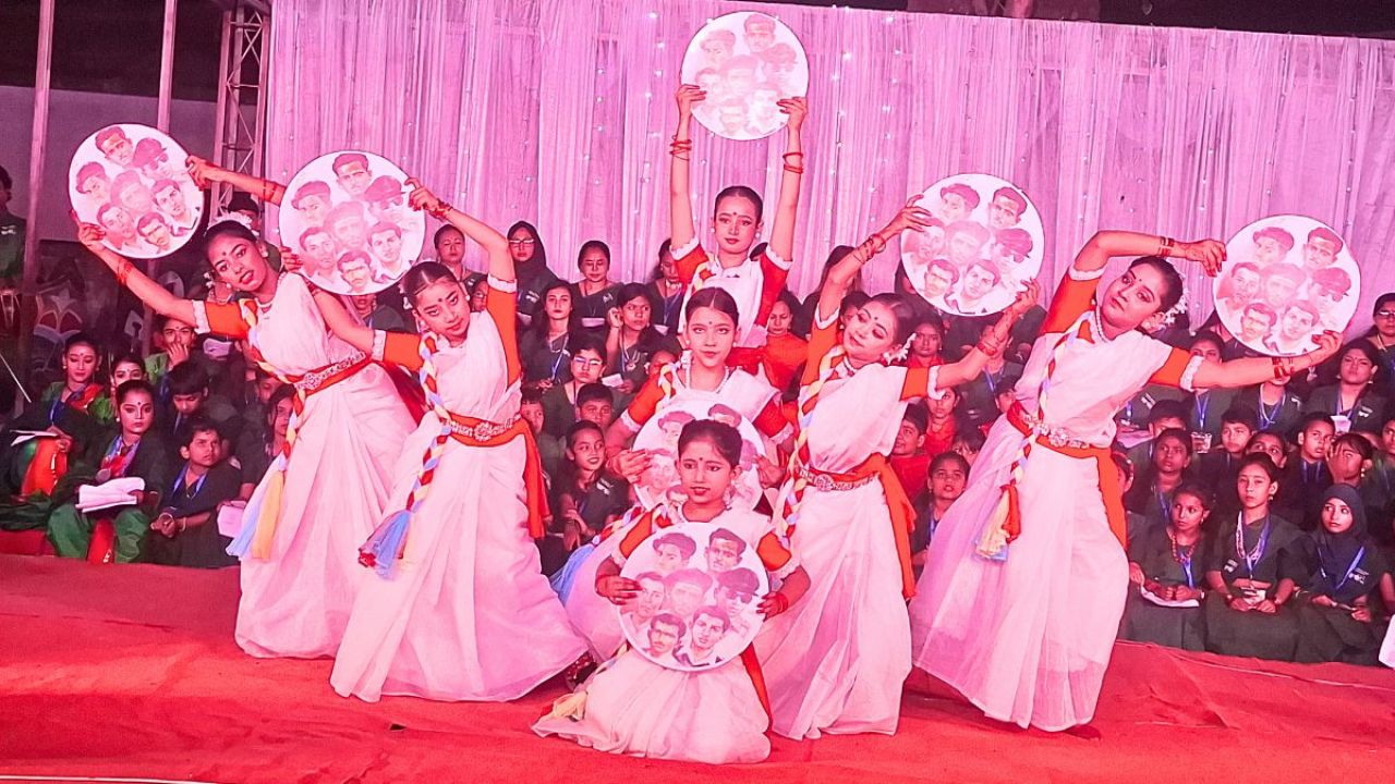 এক মঞ্চে ১৭৫ শিল্পীর ‘শতধ্বনিতে স্বাধীনতার ঝংকার’