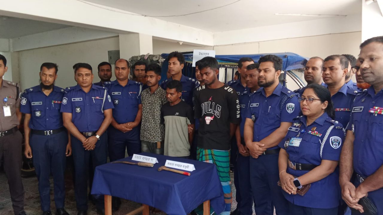 অটোরিকশার লোভে বন্ধু খুন, আটক ৩