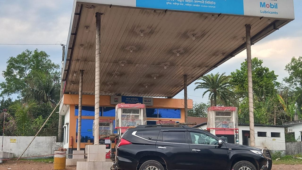 প্রশাসন বলছে ৮১ ভাগ পাম্প খোলা, বাস্তবে ভিন্ন চিত্র