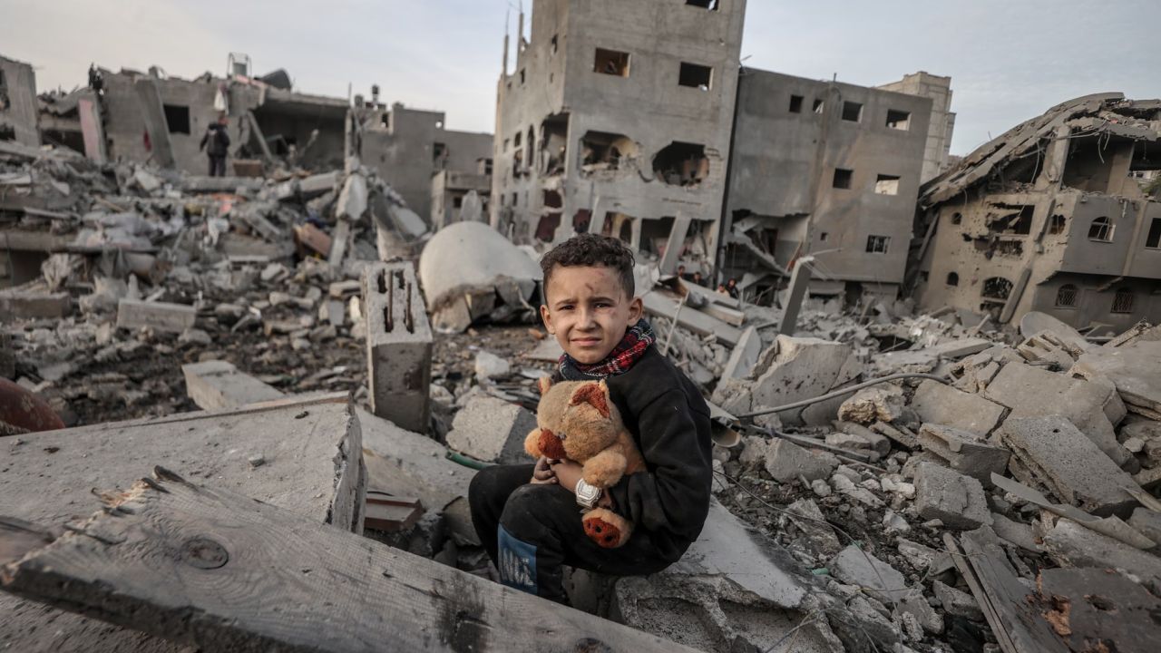 আগুনের বাজারে সভ্যতার মুখোশ