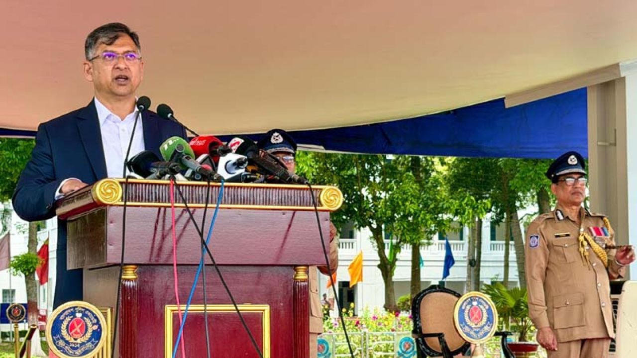 ফের পরিবর্তন আসছে পুলিশের পোশাকে: স্বরাষ্ট্রমন্ত্রী