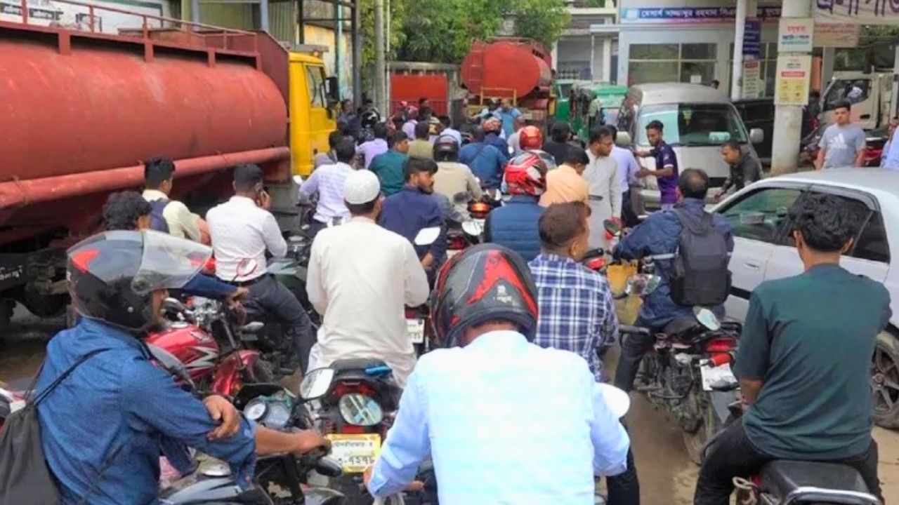 পেট্রোল-অকটেন সংকটে যানবাহন মালিক ও চালদের নাভিশ্বাস