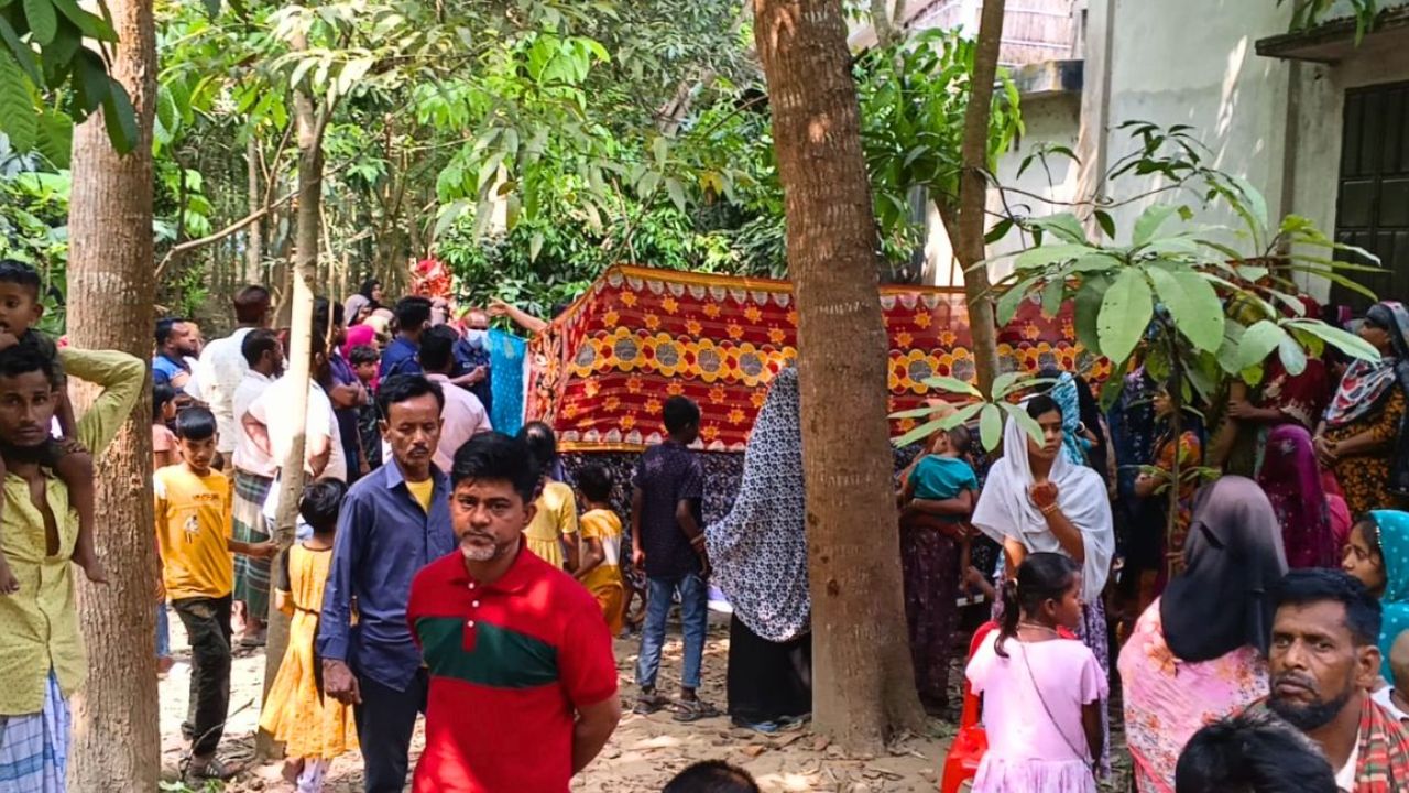 মাদারীপুরে মালয়েশিয়া প্রবাসীর স্ত্রীর ঝুলন্ত মরদেহ উদ্ধার