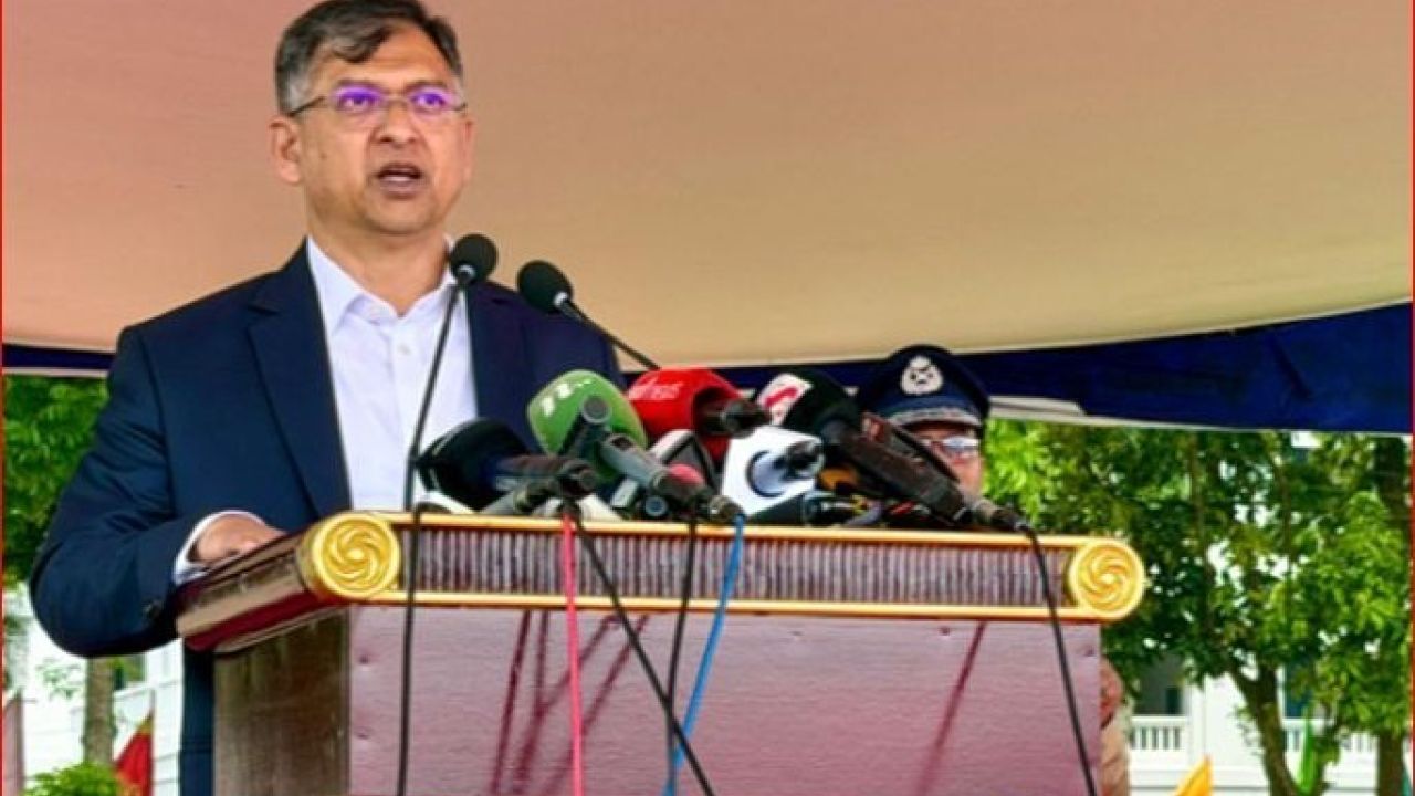 নতুন পোশাকে পুলিশ সন্তুষ্ট নয়: স্বরাষ্ট্রমন্ত্রী