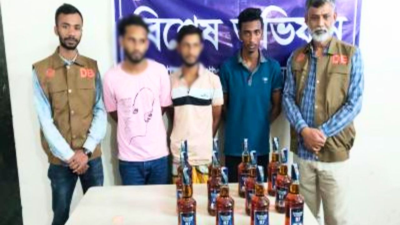 ধামরাই ও সাভারে পৃথক অভিযানে ৩ মাদক কারবারি গ্রেপ্তার