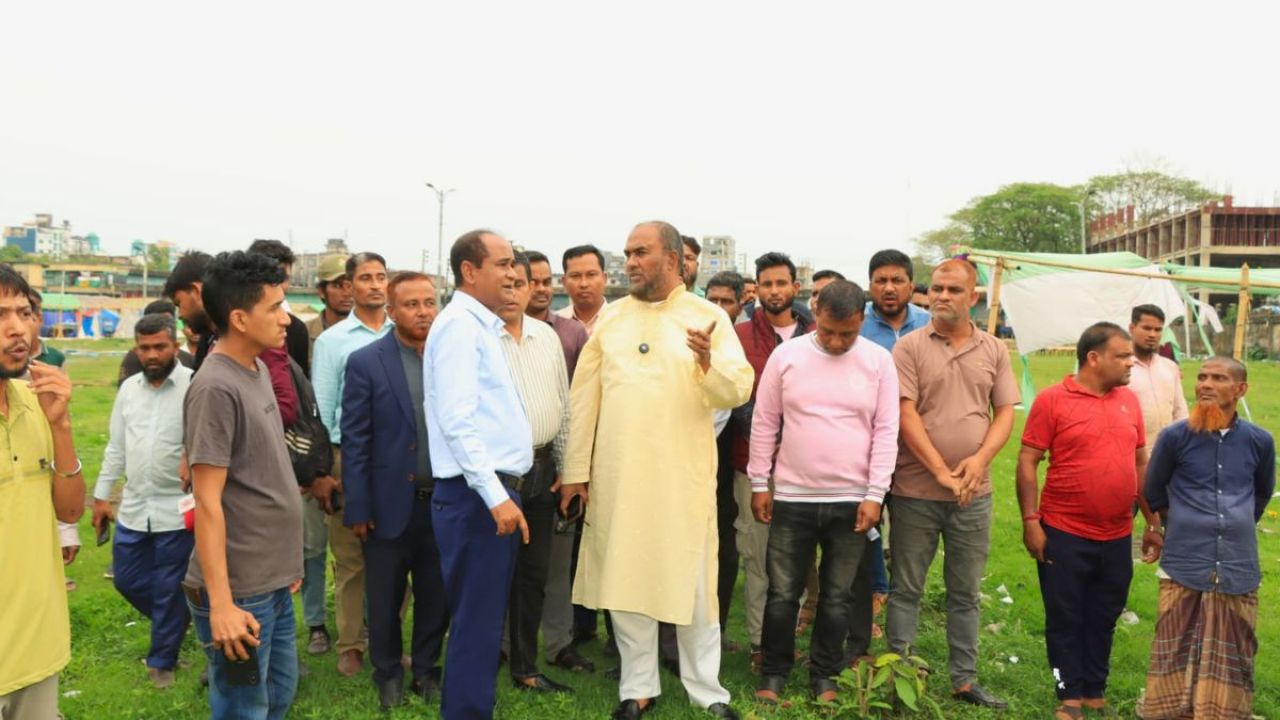 ঝড়ে ক্ষতিগ্রস্ত হকার্স শেড দ্রুত মেরামতের আশ্বাস সিসিক প্রশাসকের