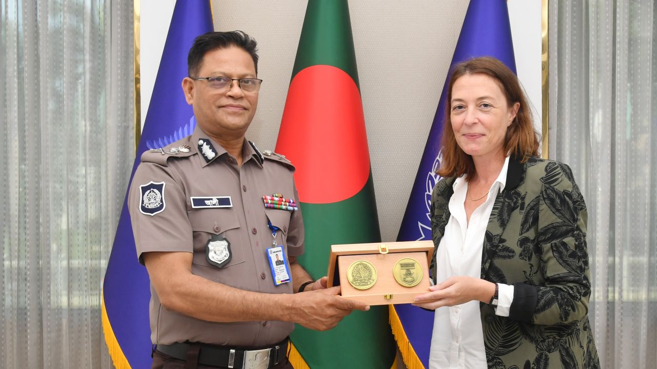 আইজিপির সঙ্গে ফ্রান্সের উচ্চপর্যায়ের প্রতিনিধি দলের সাক্ষাৎ
