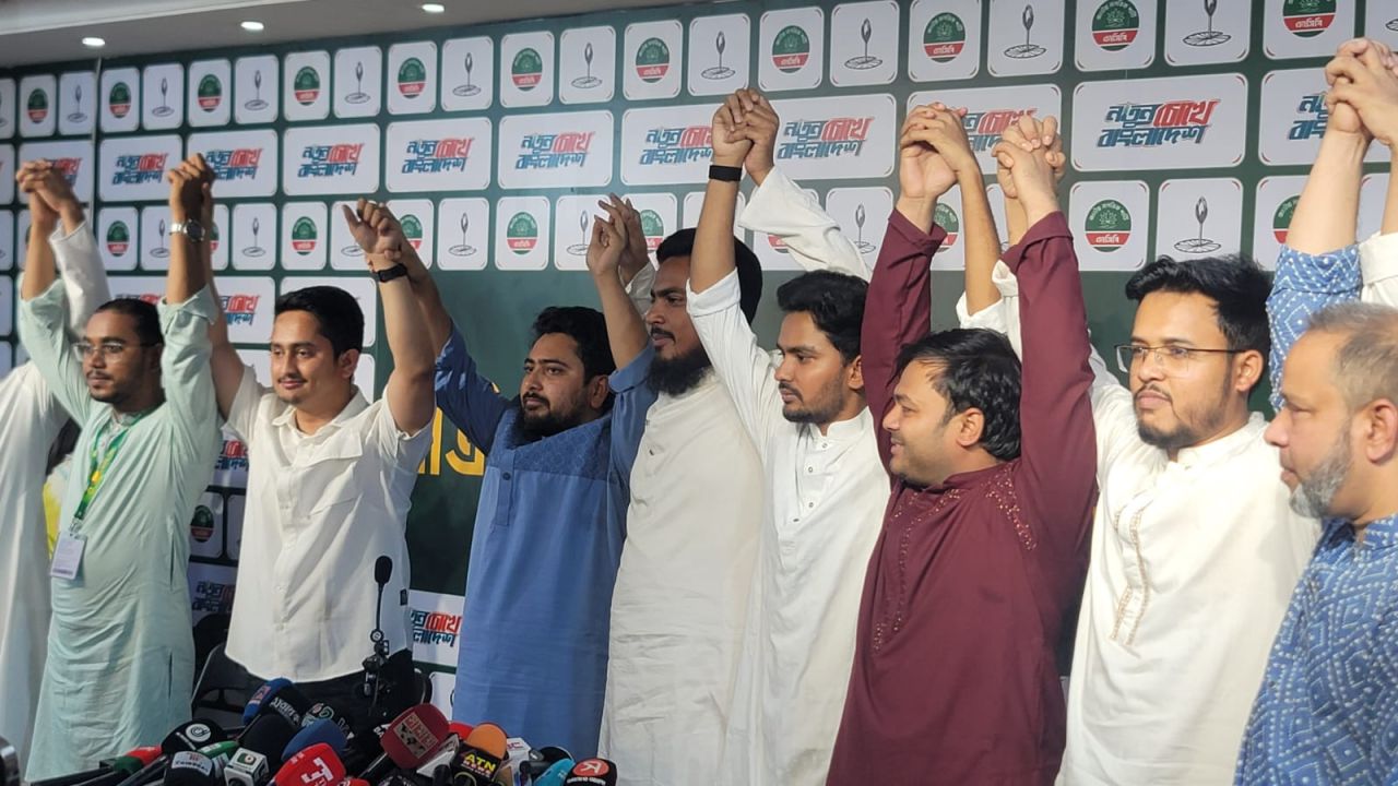 ৫ সিটিতে এনসিপির প্রার্থী ঘোষণা: ঢাকার লড়াইয়ে আসিফ ও আদীব