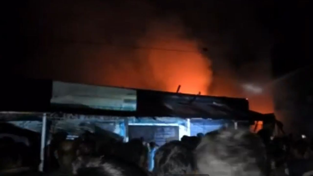 সুনামগঞ্জের হক সুপার মার্কেটে অ‌গ্নিকাণ্ড