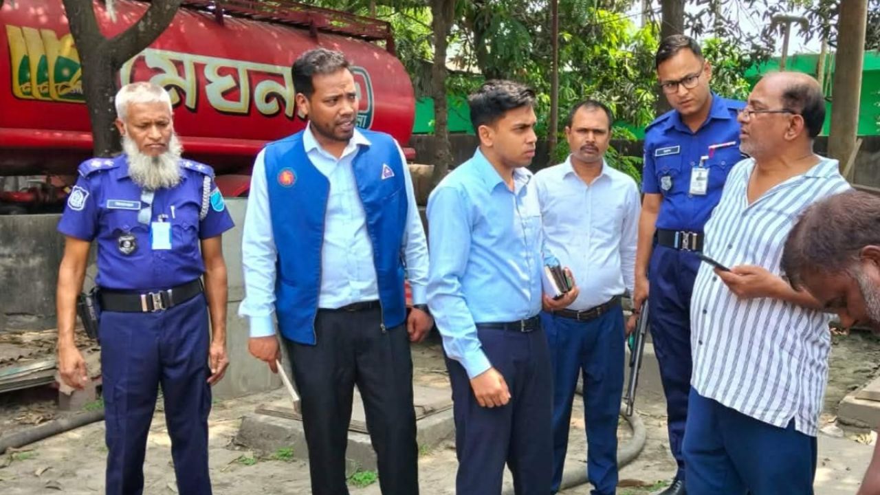 জ্বালানি তেল মজুদ রাখায় এলেঙ্গা ফিলিং স্টেশনে জরিমানা