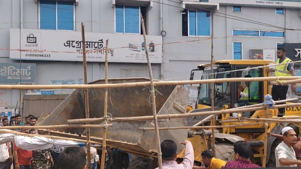 গাজীপুরে রেলক্রসিং দখলমুক্তে অভিযান, জনমনে স্বস্তি