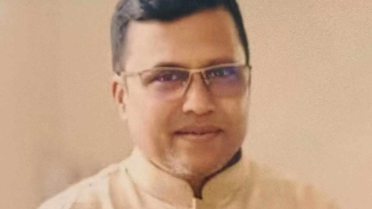 কুষ্টিয়ায় গুলিবিদ্ধ আওয়ামী লীগ নেতাকে ঢাকায় স্থানান্তর