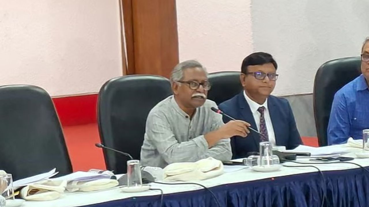 কয়েকজন ছিলেন নামে উপদেষ্টা, কাজে করপোরেট লবিস্ট: আনু মুহাম্মদ