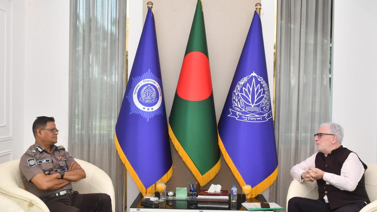 আইজিপির সঙ্গে আয়ারল্যান্ডের রাষ্ট্রদূতের সৌজন্য সাক্ষাৎ