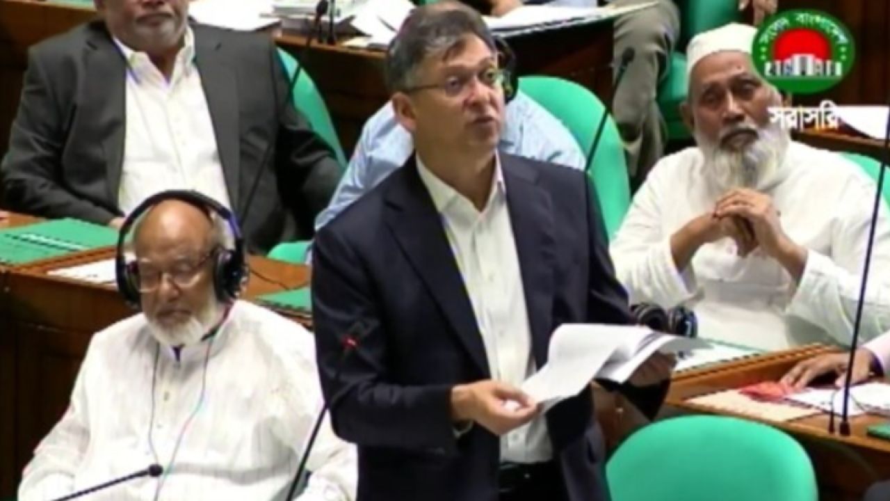 সংবিধান সংস্কার আদেশকে ‘প্রতারণার দলিল’ আখ্যা দিলেন স্বরাষ্ট্রমন্ত্রী