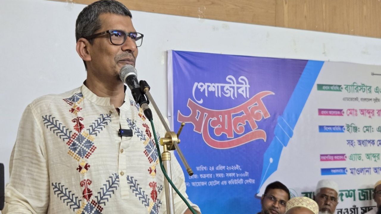 সরকারের ছয় মাসও আয়ু নেই, বললেন ব্যারিস্টার শাহরিয়ার