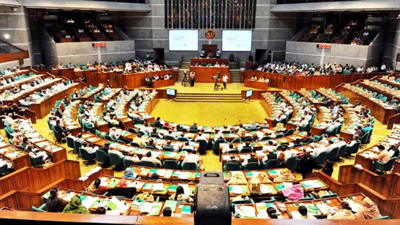 প্রতিমন্ত্রীকে নিয়ে ফেইসবুকে লেখার কারণে বাসা থেকে তুলে আনা হচ্ছে