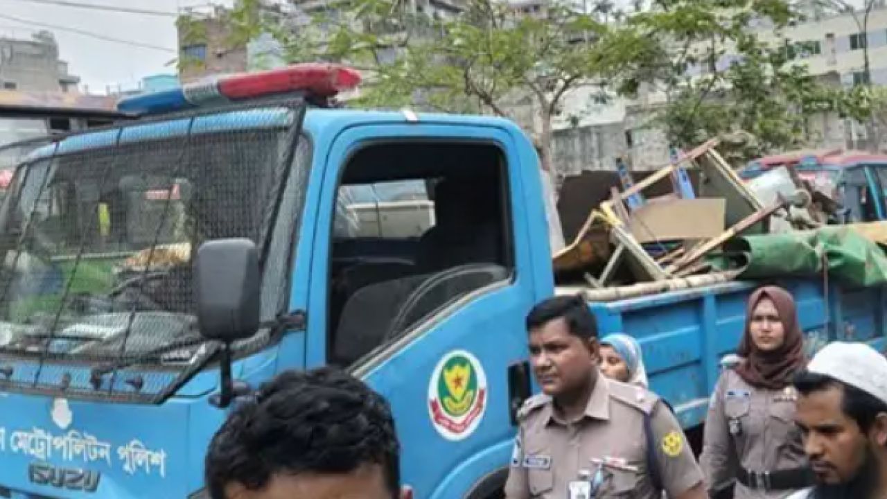 পুরান ঢাকায় আটক ১৩, দুই ট্রাক মালামাল জব্দ