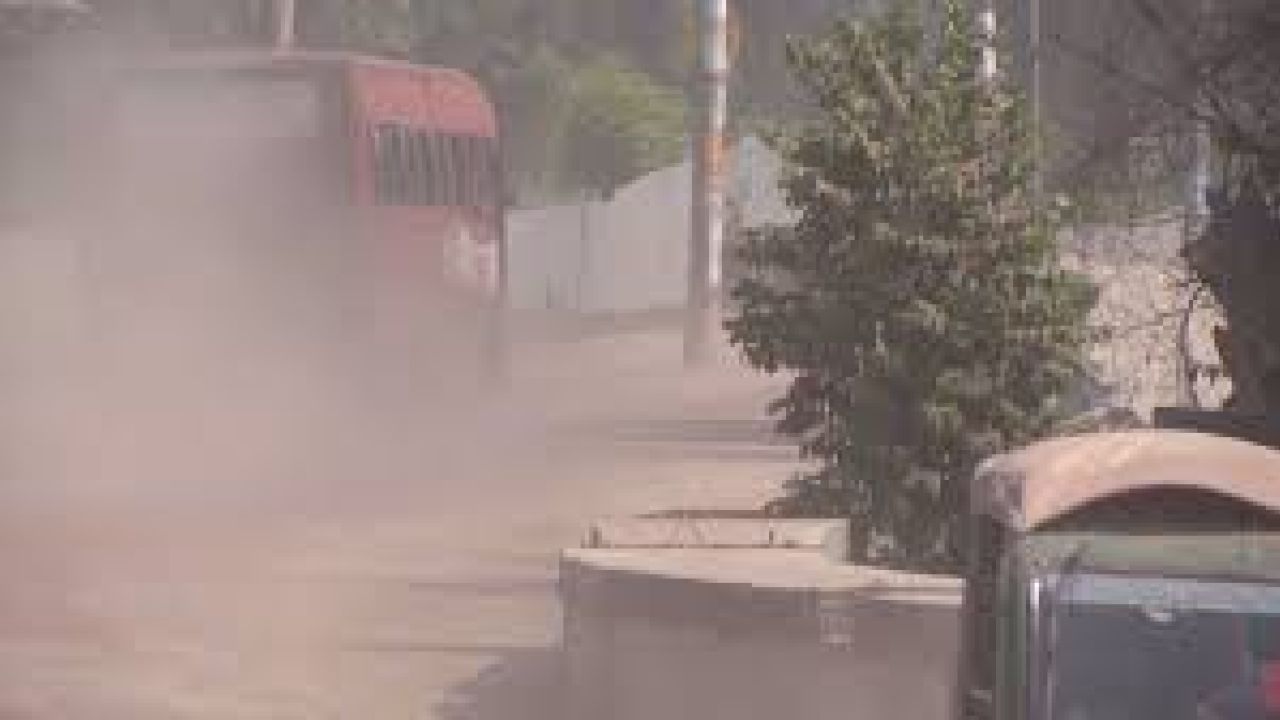 চলাচলের রাস্তায় বালু: যাত্রীদের চরম ভোগান্তি