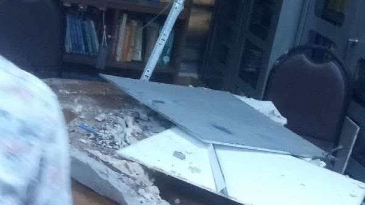 জবিতে ক্লাস চলাকালে ছাদের পলেস্তারা খসে দুই শিক্ষার্থী আহত