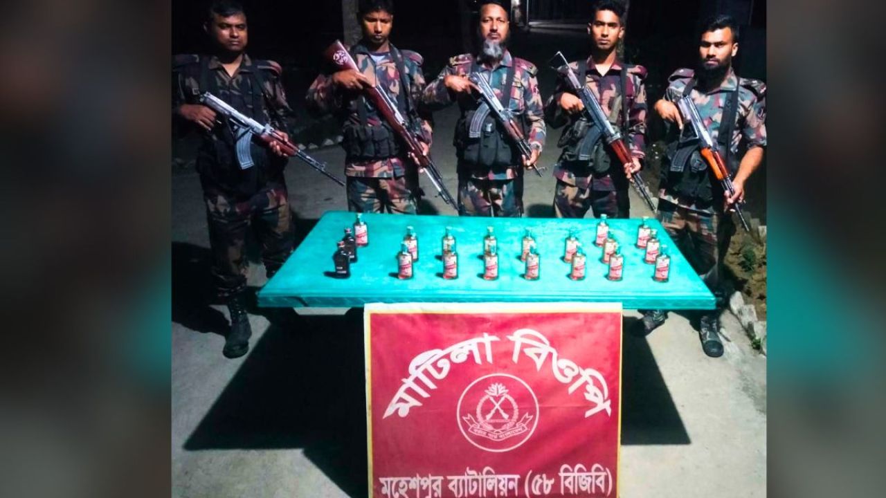 মহেশপুর সীমান্তে বিপুল পরিমাণ ওষুধ ও মদ জব্দ, আটক ৫