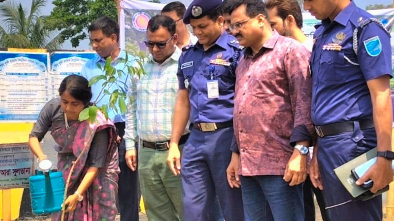 ঢাকা-আরিচা মহাসড়কের পাশে বৃক্ষরোপণ কার্যক্রম শুরু