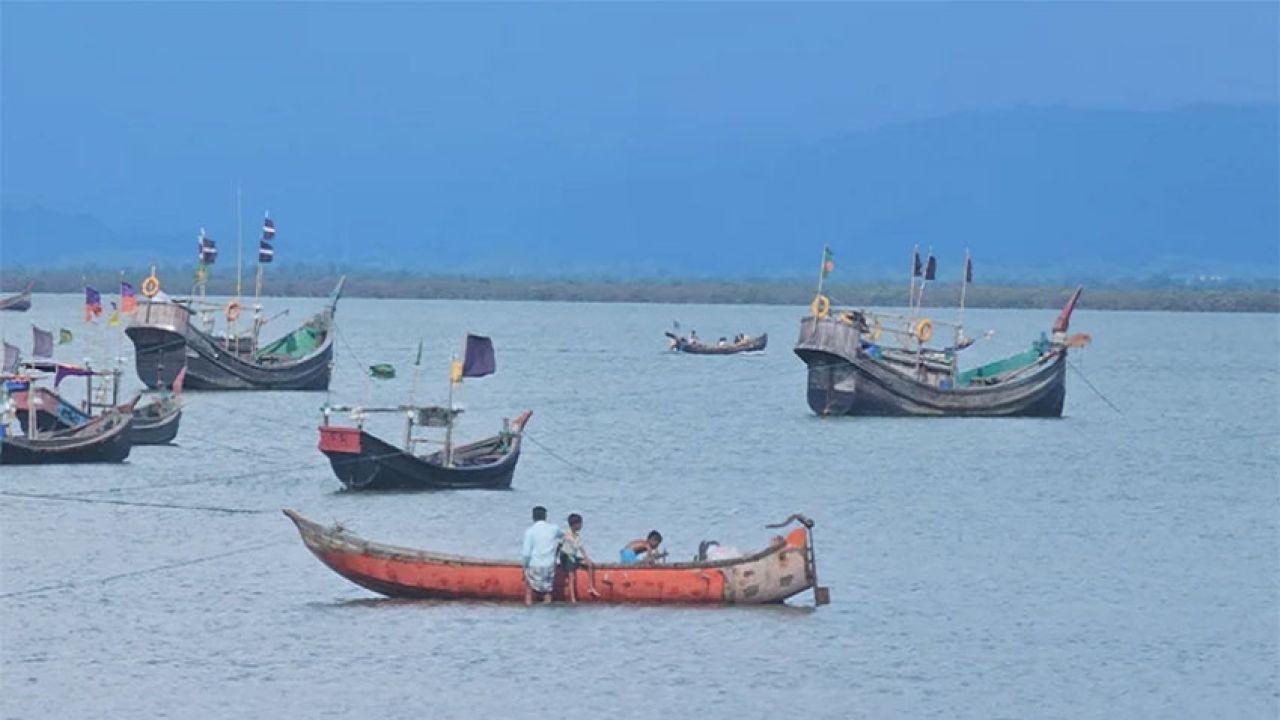 নাফ নদীতে জেলেদের কান্না থামবে কবে?