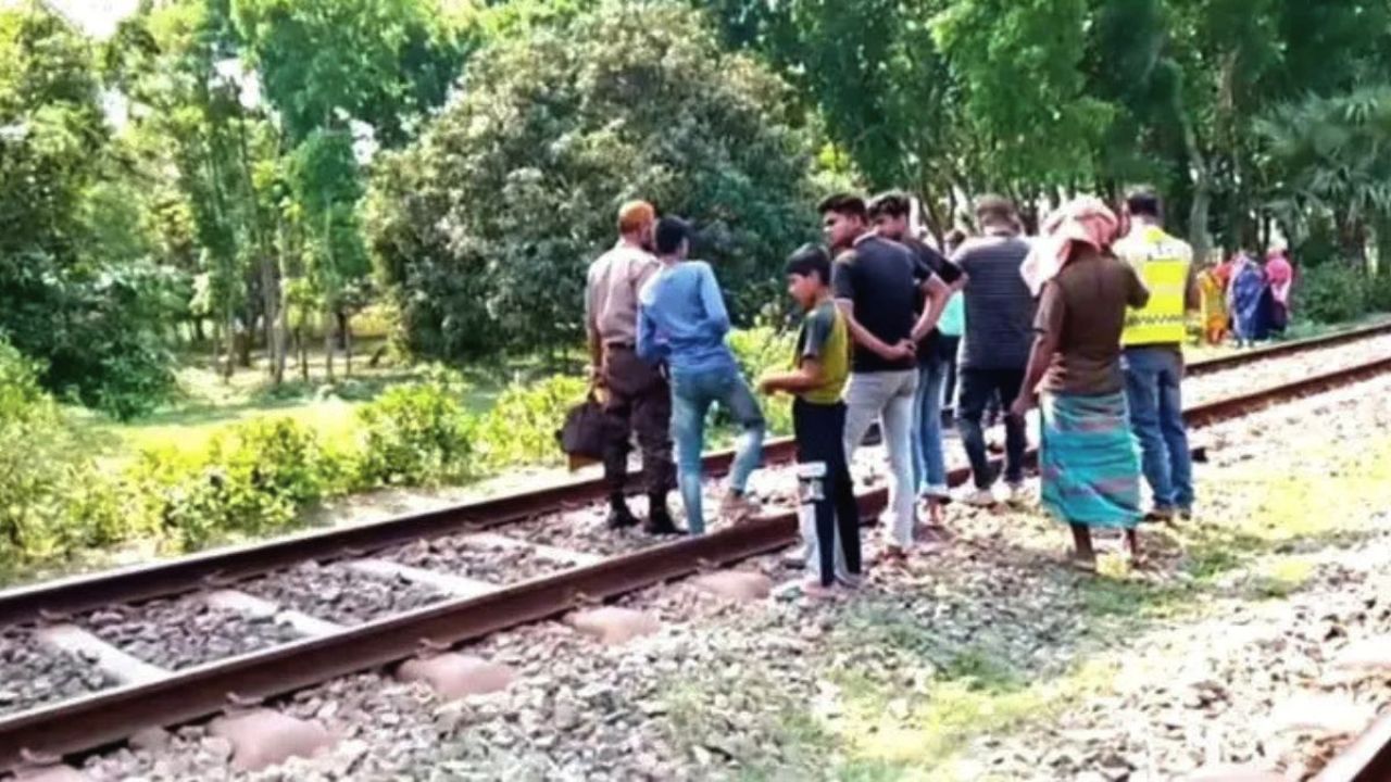 চুয়াডাঙ্গায় ট্রেনে কাটা পড়ে ইমামের মৃত্যু