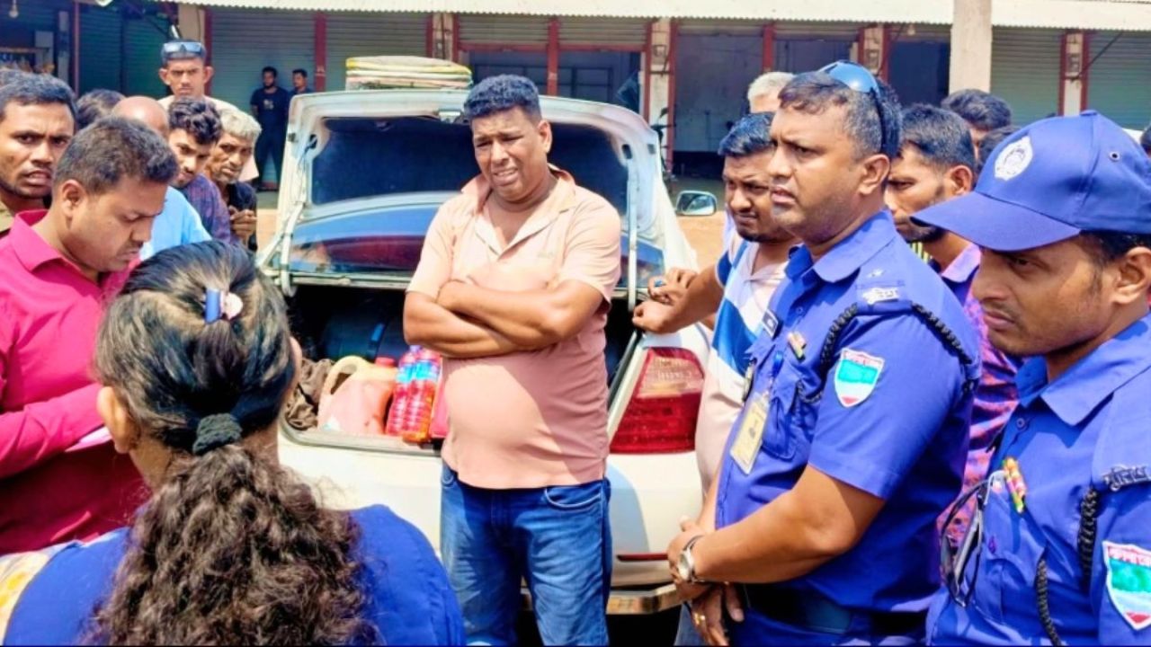 তালায় প্রাইভেট কারে বোতলভর্তি অকটেন, মালিককে জরিমানা