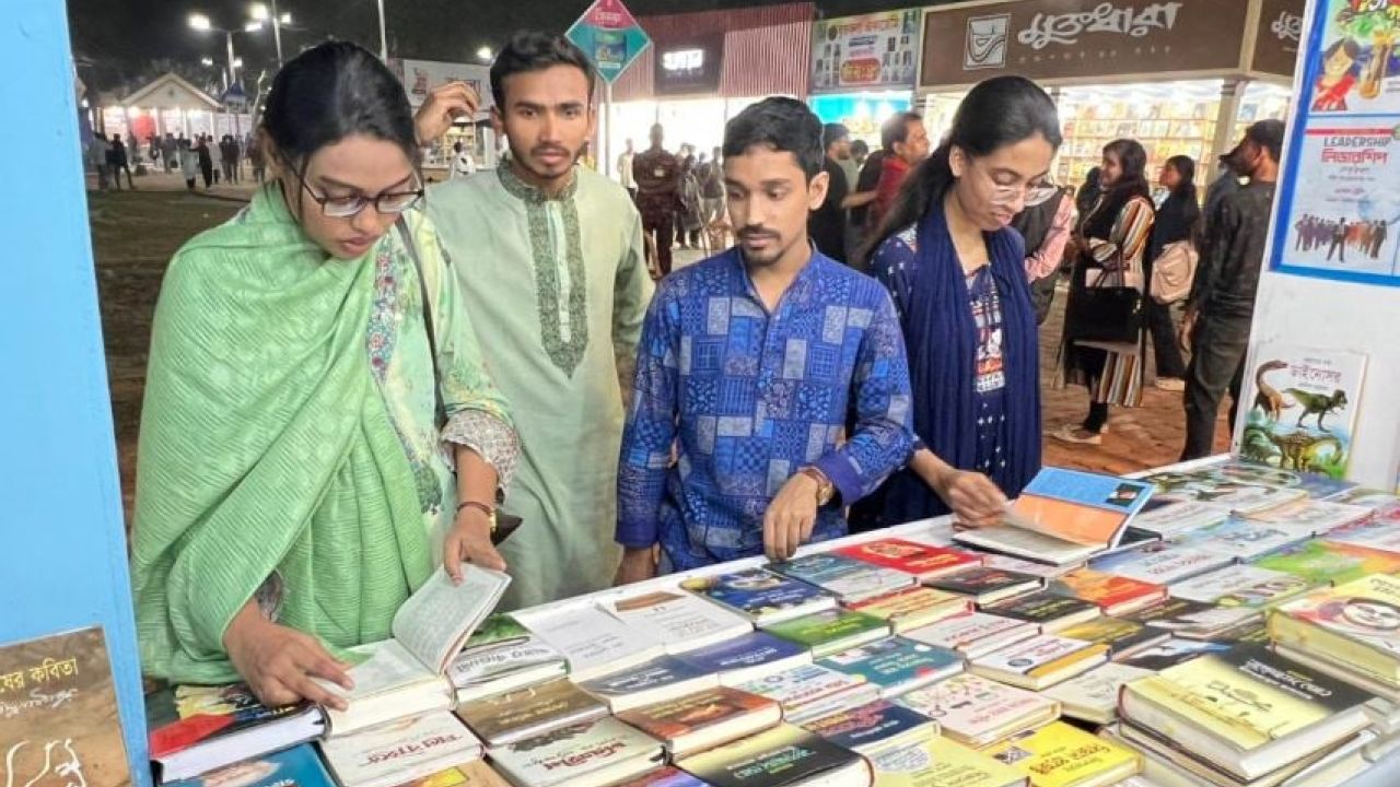 রম্যগদ্য: বই মেলায় কার বই?