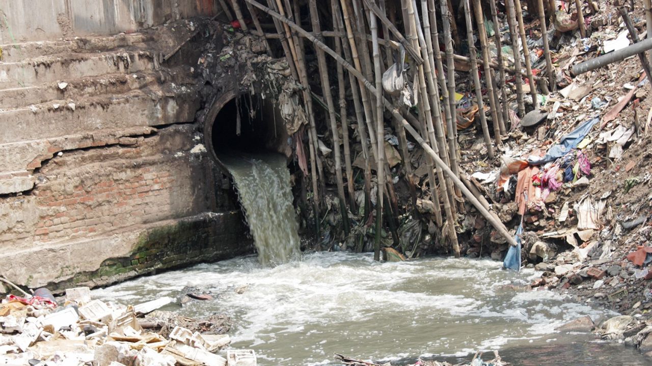  ঢাকার পানির বিষক্রিয়া: সুয়ারেজ ও বর্জ্যে বিপন্ন জনজীবন