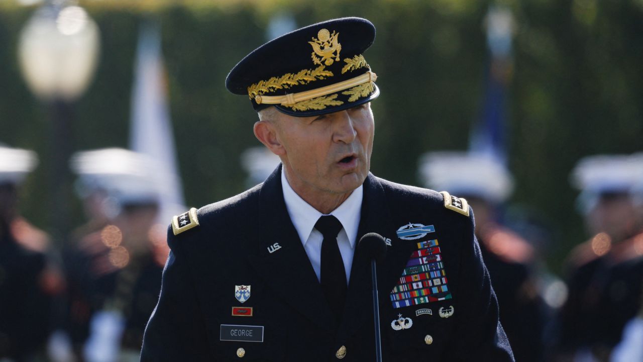 মার্কিন সেনাপ্রধান জেনারেল র‍্যান্ডি জর্জ বরখাস্ত