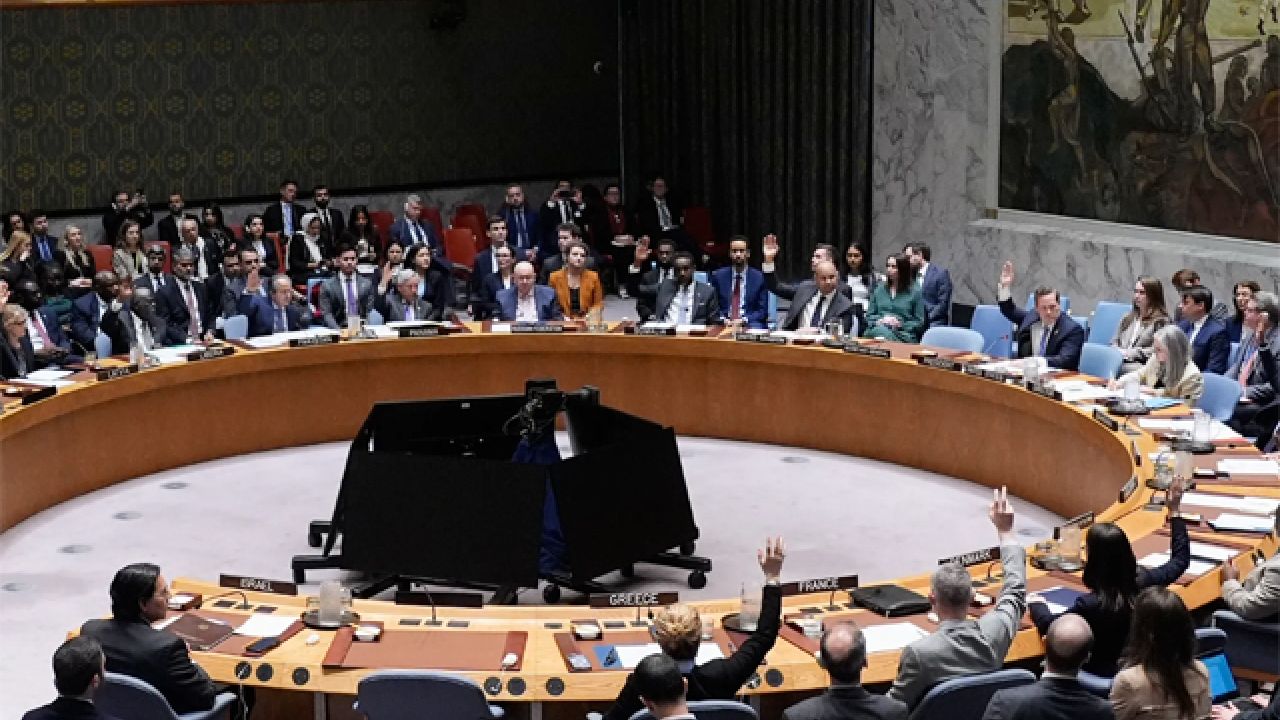 হরমুজ প্রণালিতে সামরিক শক্তি প্রয়োগের প্রস্তাব: আজ জাতিসংঘ নিরাপত্তা পরিষদে ভোট