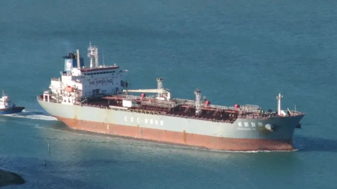 সিঙ্গাপুর থেকে ডিজেলভর্তি জাহাজ চট্টগ্রাম বন্দরে