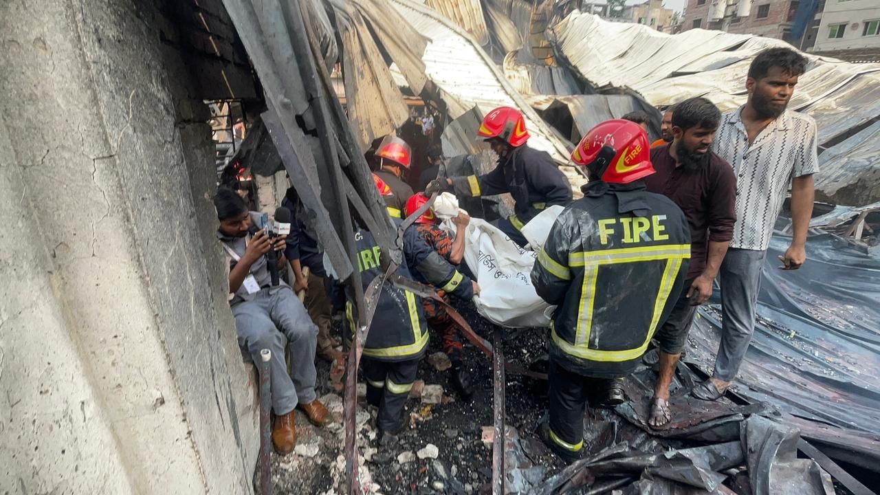 কেরানীগঞ্জে গ্যাস লাইটার কারখানায় ভয়াবহ অগ্নিকাণ্ড: নিহত ৫