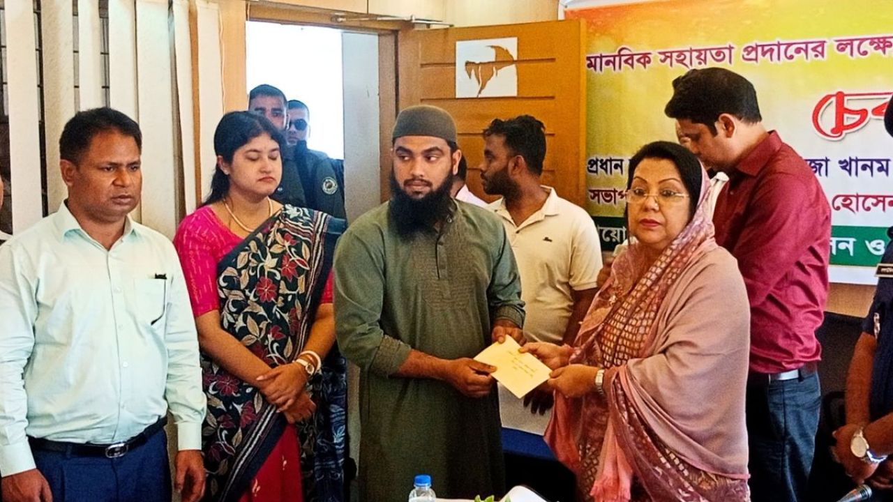 বিপদে সরকার সব সময় মানুষের পাশে আছে : বিমানমন্ত্রী