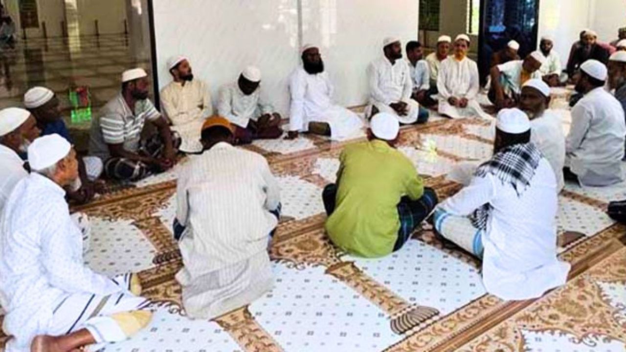 সাউন্ড বক্স বাজালে সামাজিক বয়কট ও দাফন না করার ঘোষণা