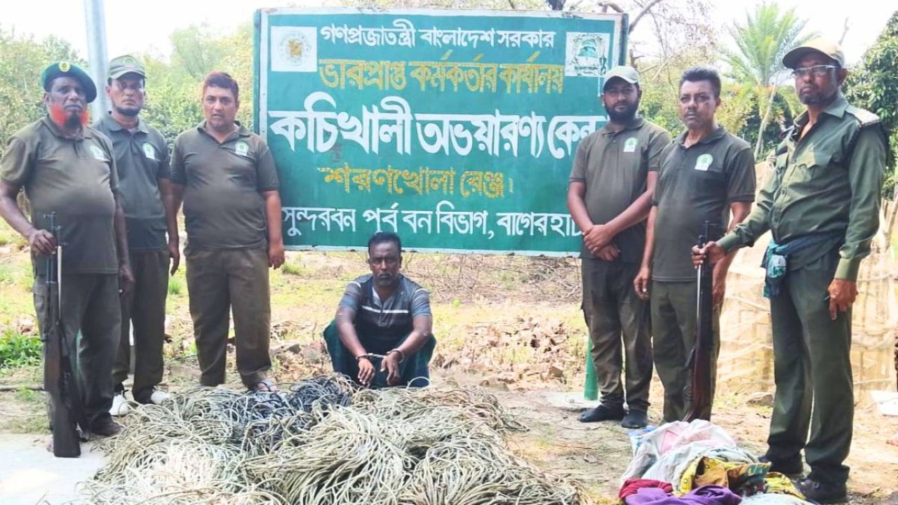 সুন্দরবনে ৪ হাজার ফুট ফাঁদসহ হরিণ শিকারি আটক