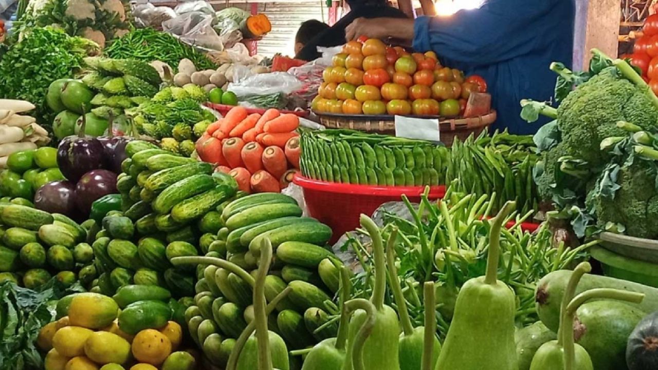 বাড়‌তি সবজি ও মুরগির দাম, দা‌বি ব‌্যবসা‌য়ি‌দের