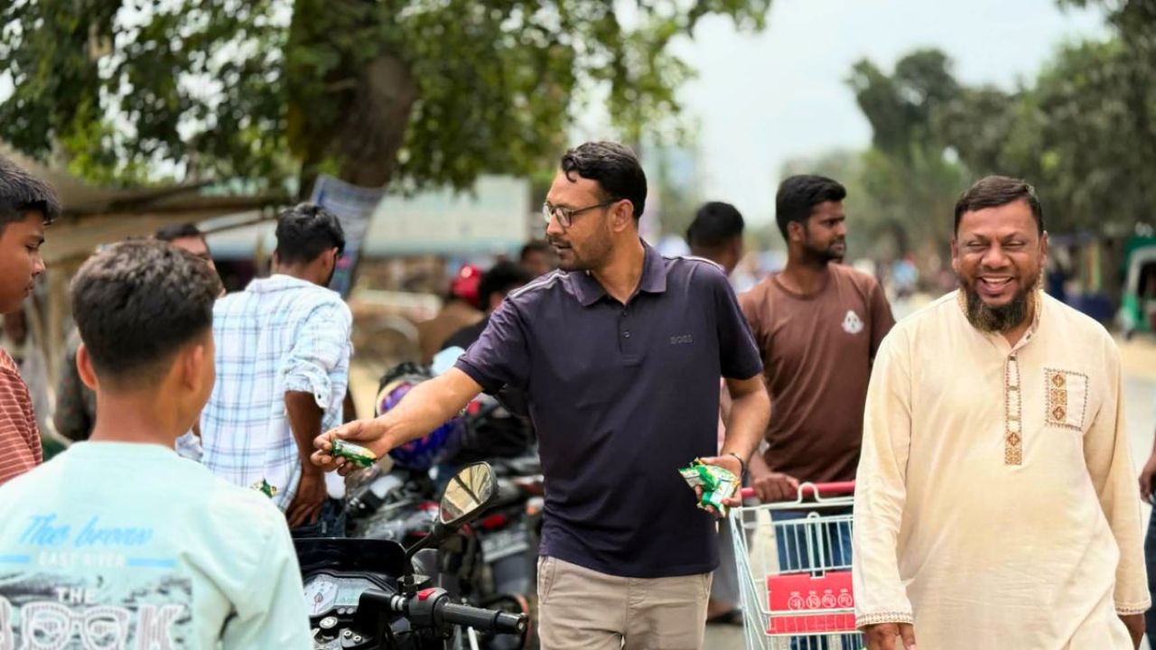 সাপাহারে তেলের পাম্পে ভিন্ন চিত্র, তৃষ্ণার্ত গ্রাহকের পাশে মালিকপক্ষ