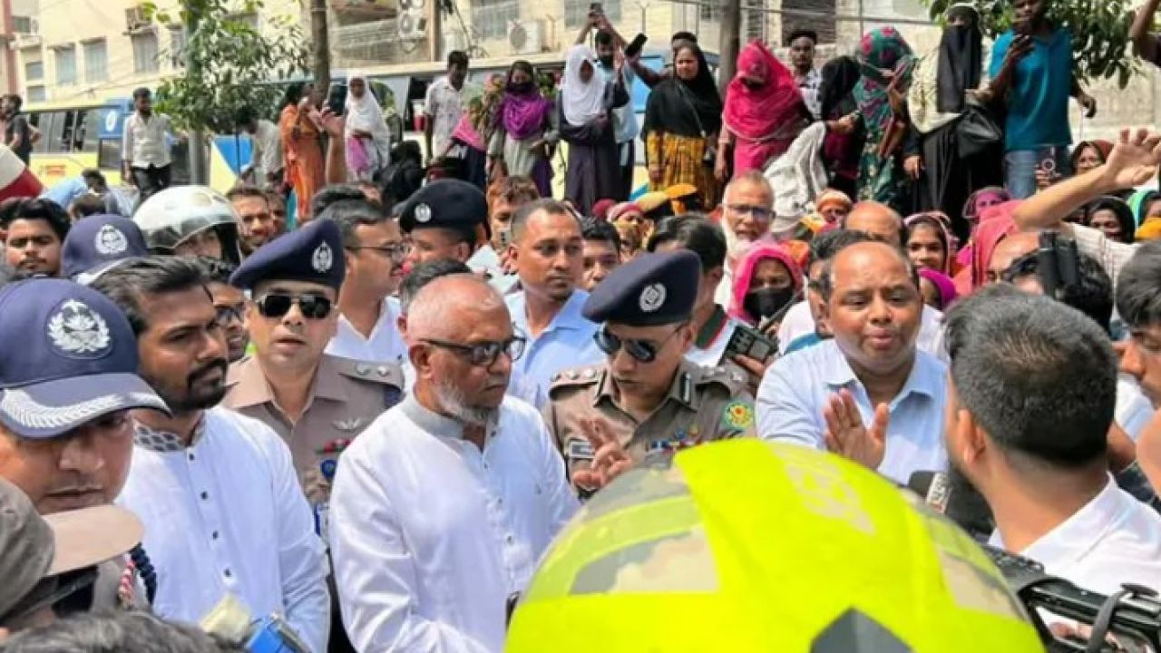 শ্রমমন্ত্রীর আশ্বাসে অবরোধ তুললেন নাসা গ্রুপের শ্রমিকরা