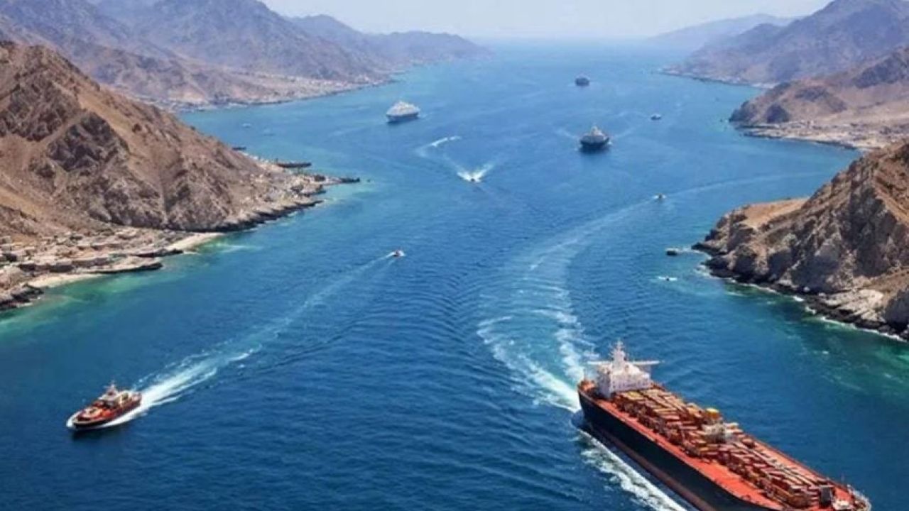 ক্ষতিপূরণ পেলেই খুলবে হরমুজ প্রণালি