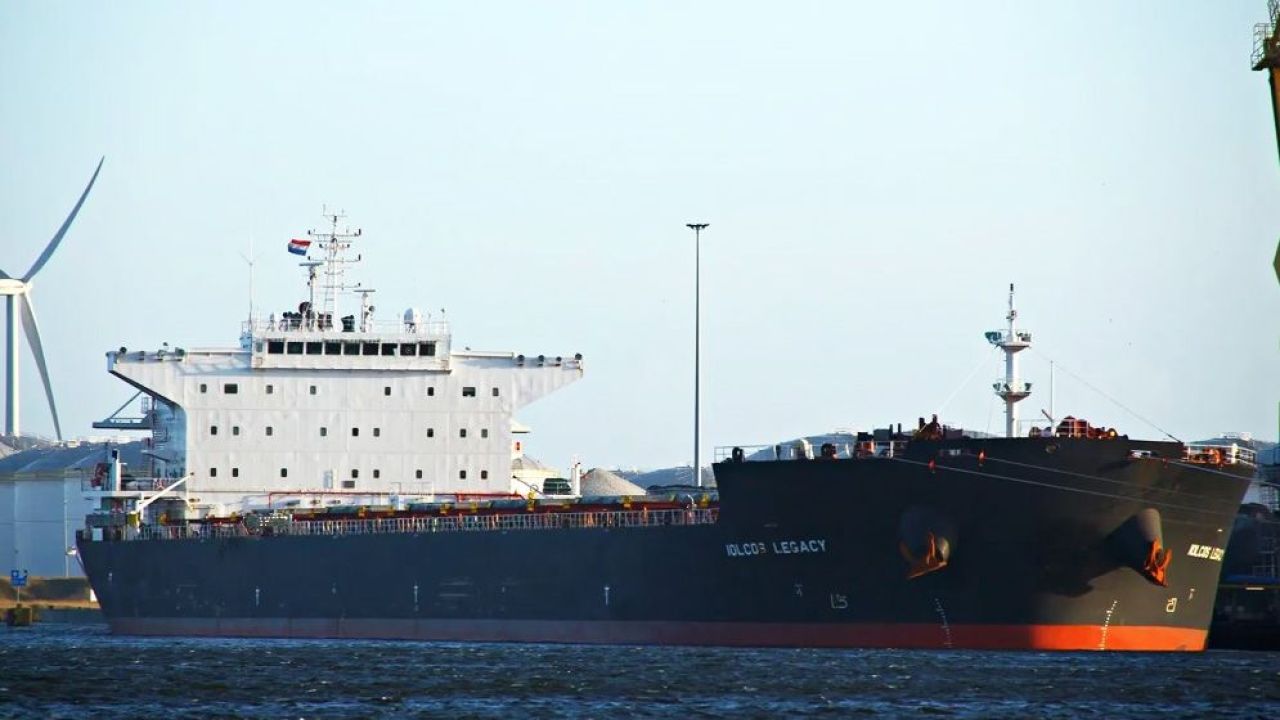 হরমুজ প্রণালিতে মার্কিন-ইসরায়েলি জাহাজে নিষেধাজ্ঞার পথে ইরান