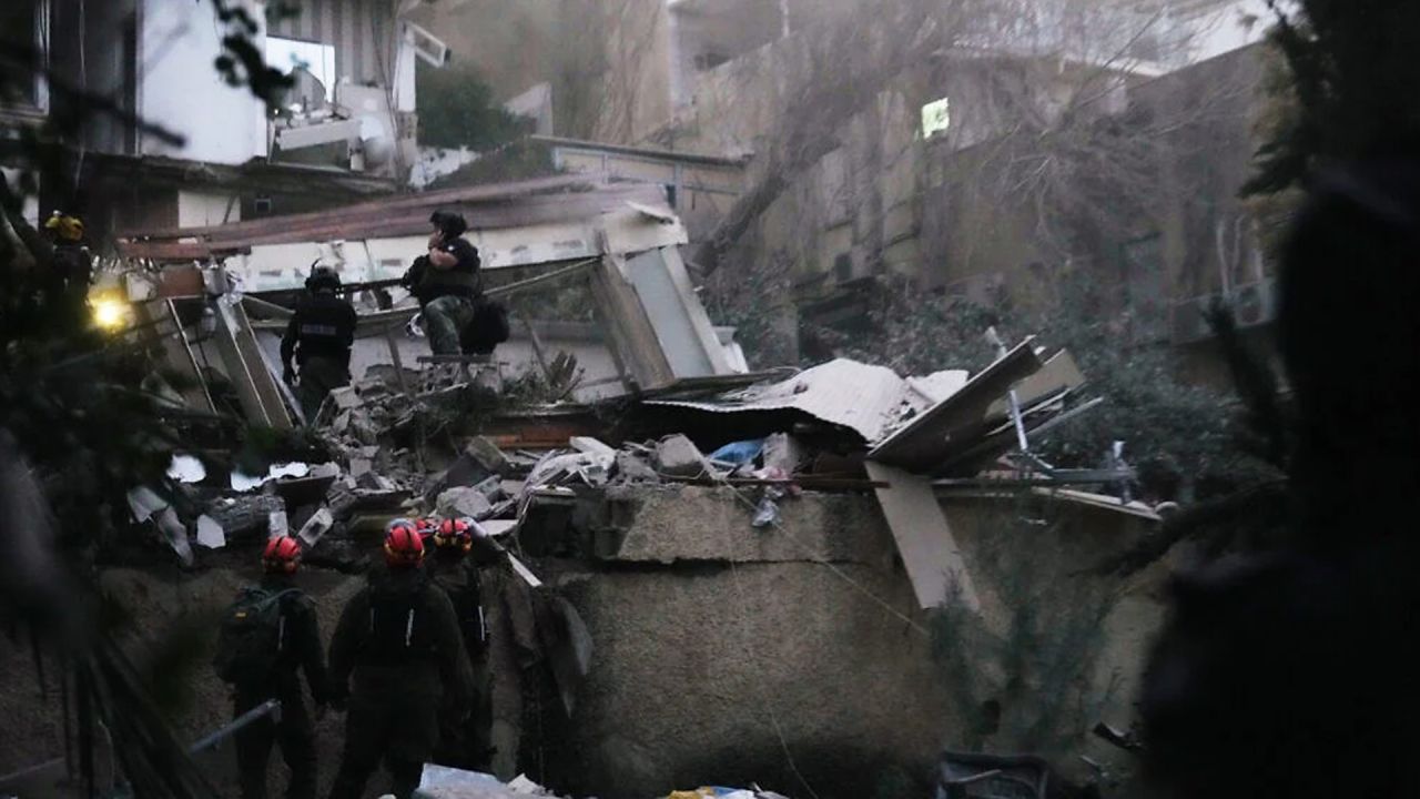  ইসরাইলে ইরানি ক্ষেপণাস্ত্র হামলা: ২ মরদেহ উদ্ধার