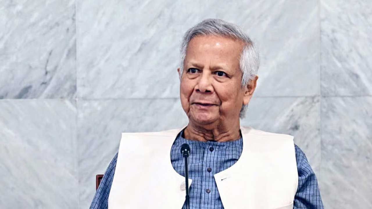 ড. ইউনূসের দেশত্যাগে নিষেধাজ্ঞা চেয়ে আইনি নোটিশ