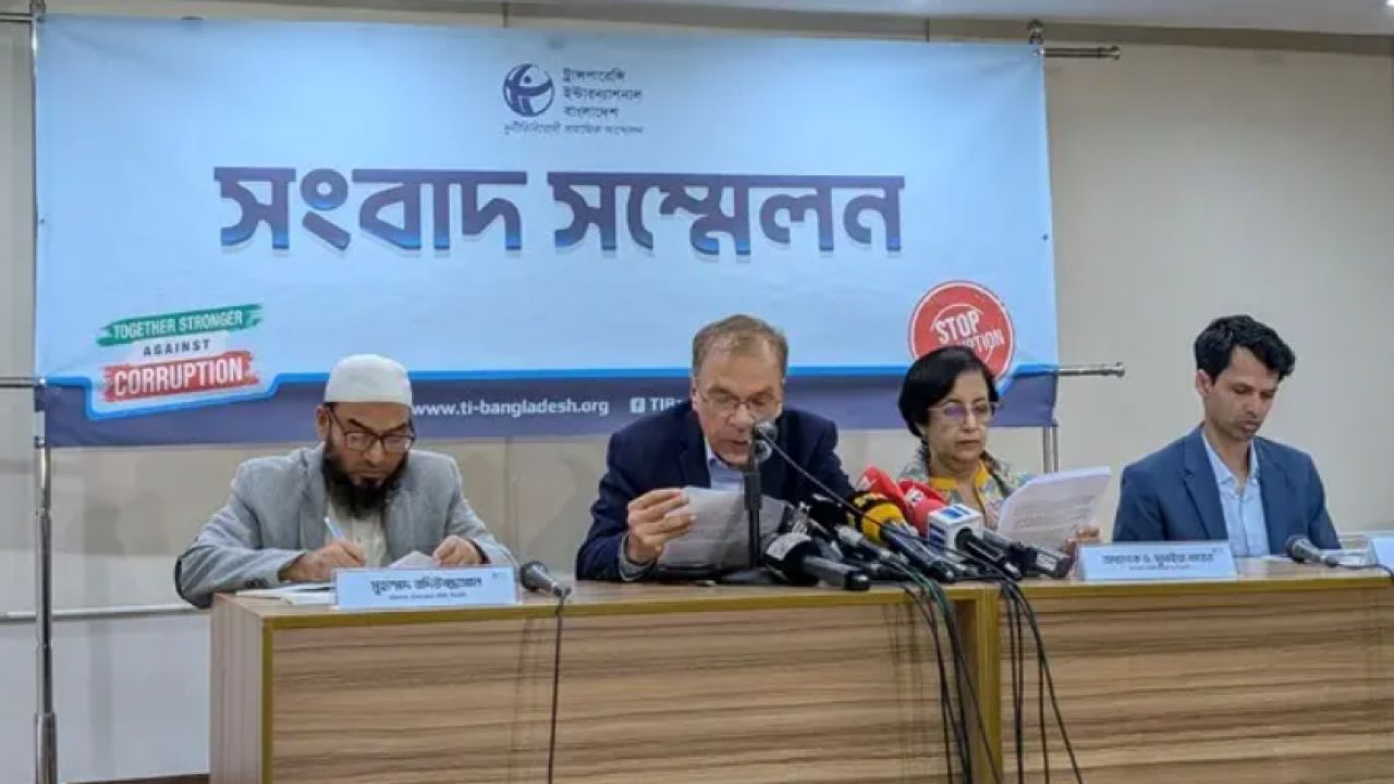 আমলাতন্ত্রের কবজায় আটকা সংস্কার: টিআইবি