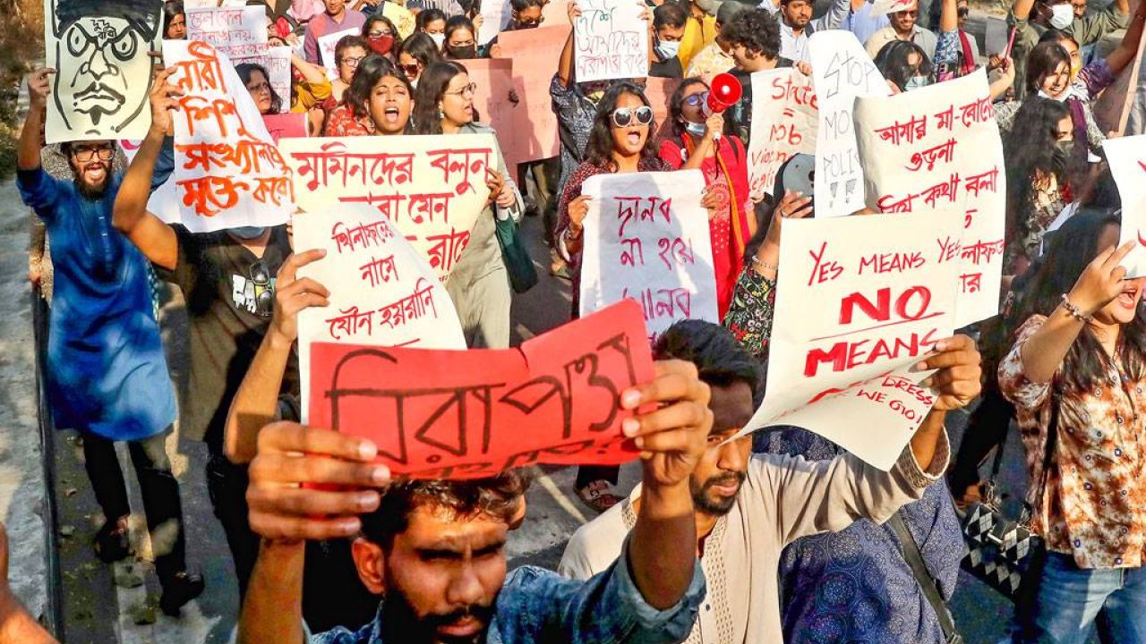 হয় দেবতা না হয় দানব!