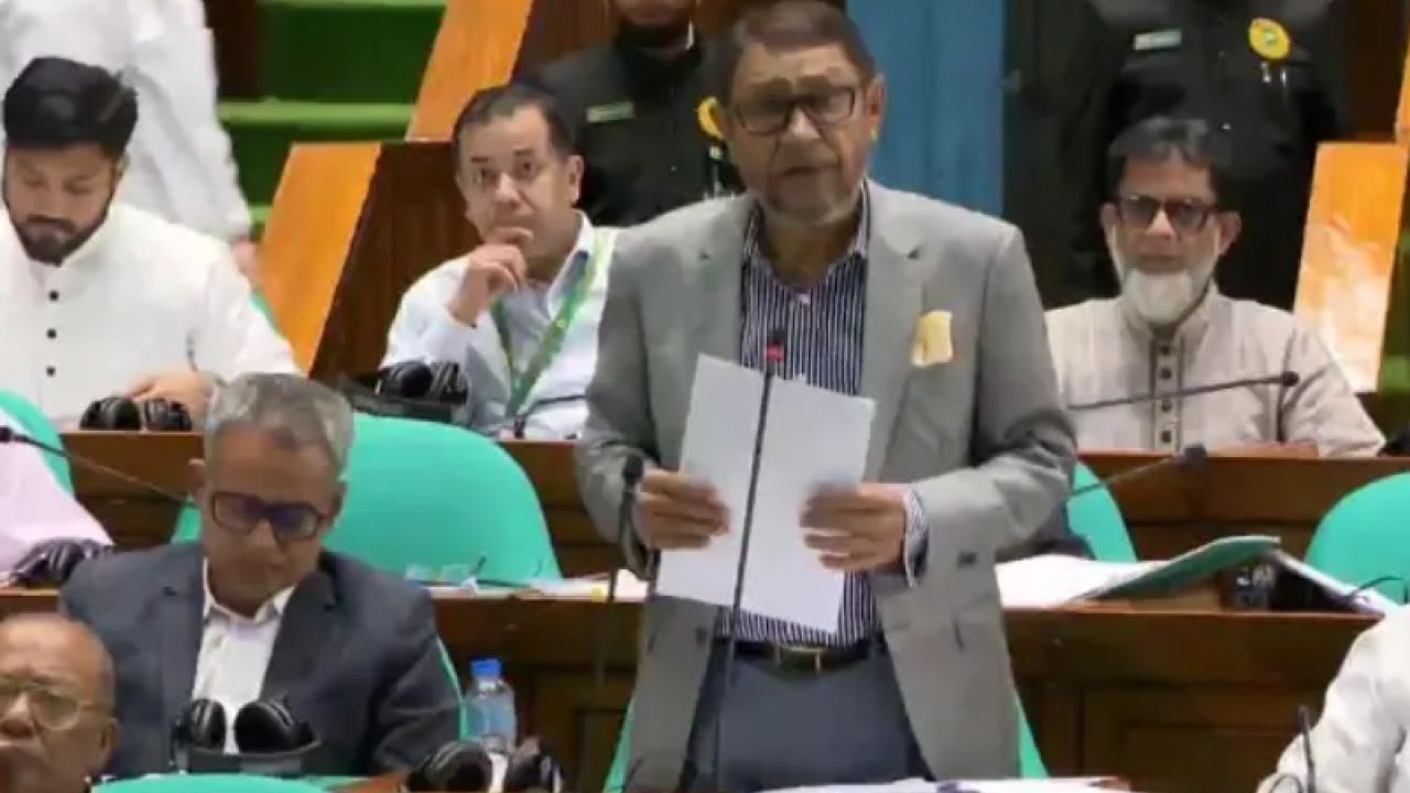 টিকা সংকটে শিশুদের প্রাণঝুঁকির জন্য দায়ীদের দুষলেন স্বাস্থ্যমন্ত্রী